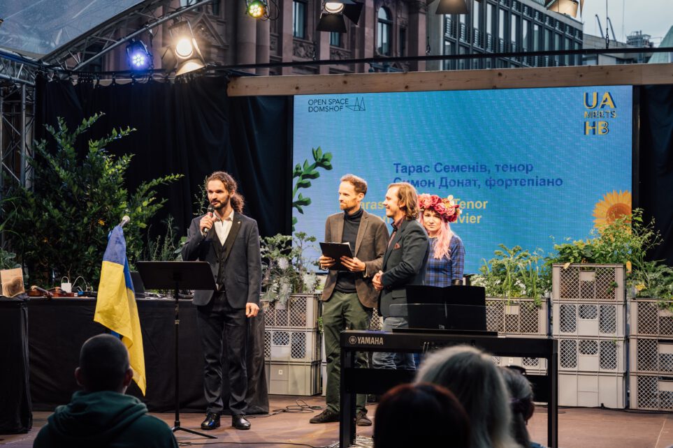 Taras Semenov singt bei OpenSpace Domshof in Bremen | ein kleiner Fotorückblick